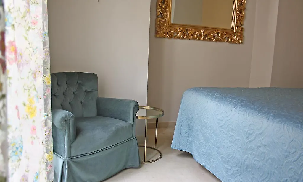 La Casa Azul B&B + Apartments Malaga Bed & Breakfast
